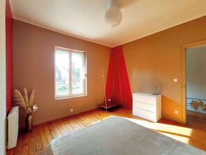 3 chambres, accès au Wi-Fi (inclus), literie fournie