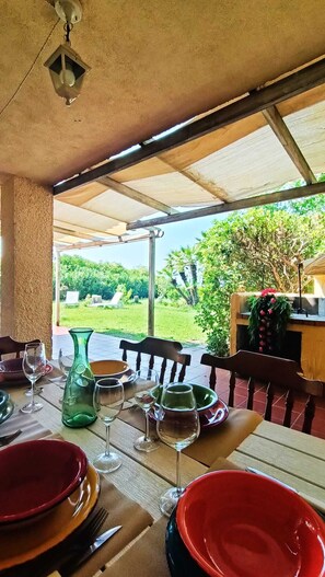 Outdoor dining - Villa Teresa by the sea, relaxation, lovely view, wild nature. (CastelSardo)
