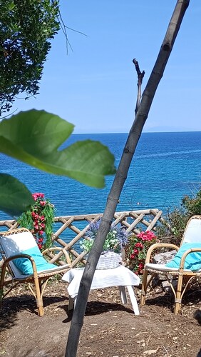 Villa Teresa by the sea, relaxation, lovely view, wild nature.
