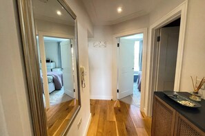 Leilighet – basic, 1 dobbeltseng med sovesofa | 1 soverom, skrivebord for bærbar PC, strykejern/-brett og sengetøy