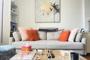 Basic Apartment, 1 Double Bed with Sofa bed | Living area | TV - Elegant & Relaxing 1BD Flat - Balham (London)