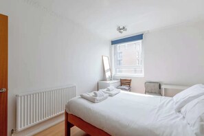 Basic Apartment, 2 Double Beds | 2 bedrooms, laptop workspace, iron/ironing board, bed sheets - Central 2BD Flat With Balcony - Shoreditch (London)