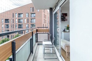 Basic Apartment, 2 Double Beds | Property grounds - Central 2BD Flat With Balcony - Shoreditch (London)