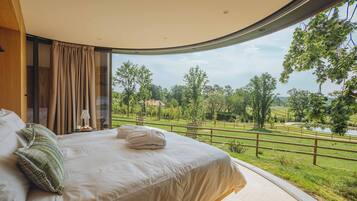 1 bedroom, premium bedding, down duvets, Select Comfort beds