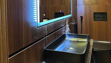 Shower, bidet, towels, soap