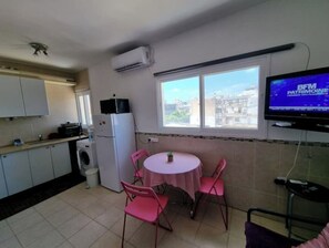 Fridge, microwave, oven, stovetop - Beau Studio Clair Centre Netanya Proximité de Tout (Netanya)
