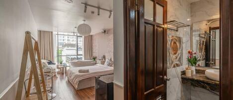 Chambre Quadruple Deluxe | Bureau, Wi-Fi gratuit, draps fournis