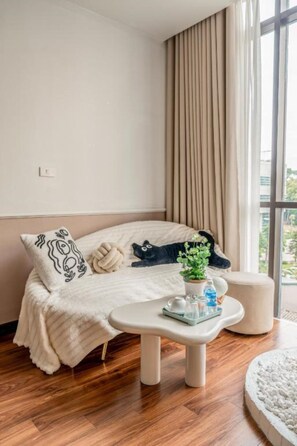Deluxe-Vierbettzimmer | Schreibtisch, schallisolierte Zimmer, kostenloses WLAN, Bettwäsche