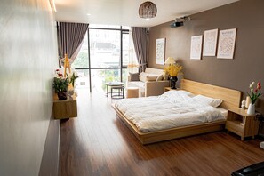 Desk, soundproofing, free WiFi, bed sheets - Aimee House - Pham Hong Thai (Hanoi)