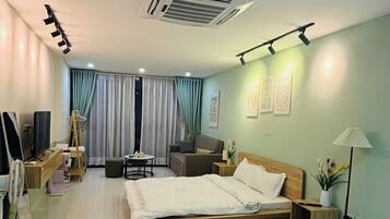 Deluxe Studio | Desk, soundproofing, free WiFi, bed sheets