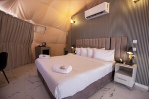 Minibar, sistema de insonorización y ropa de cama 