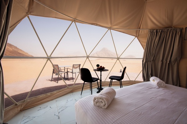 Luxe tweepersoonskamer | Uitzicht vanuit de kamer