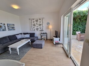 TV, fireplace, DVD player, books - House w/panorama view, swimming pool. Walking distance to beach, old city Trogir (Trogir)