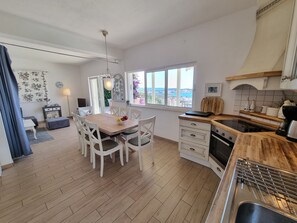 Fridge, microwave, oven, stovetop - House w/panorama view, swimming pool. Walking distance to beach, old city Trogir (Trogir)