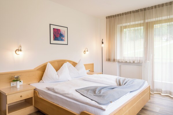 Chambre Double Standard, 1 grand lit, non-fumeur, salle de bains privée