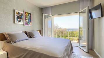 3 bedrooms, bed sheets