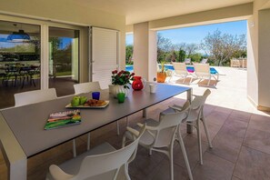 Outdoor dining - Villa Sophie (Rasa)