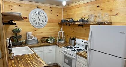 100 Aker Wood Barndominium Loft!! Two bedroom. All Amenities Provided!