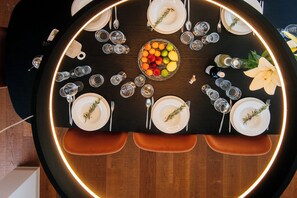 Luxury-Penthouse | Essbereich im Zimmer