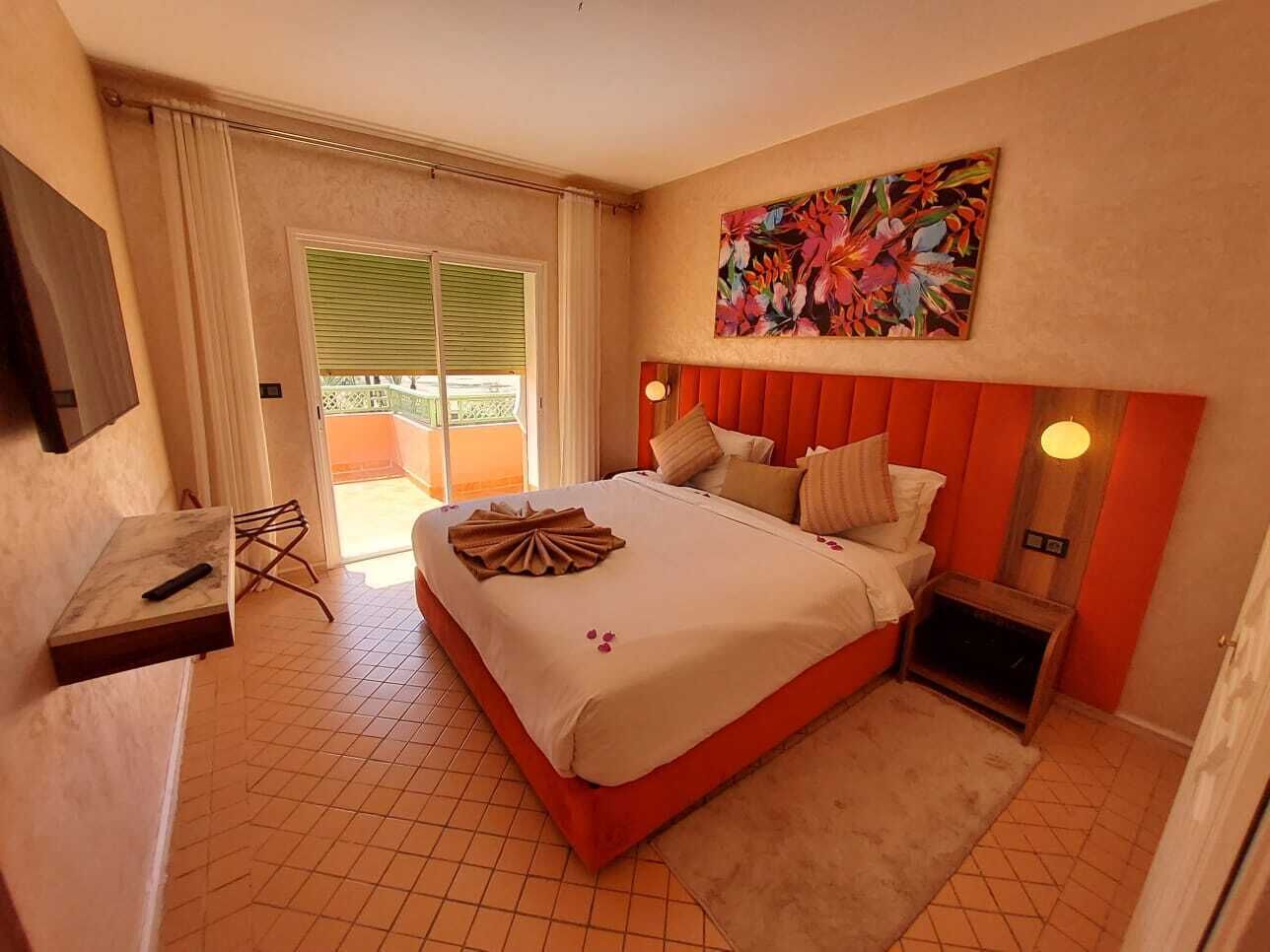 Smart TV, Netflix, film tayangan perdana, dan lantai berpemanas