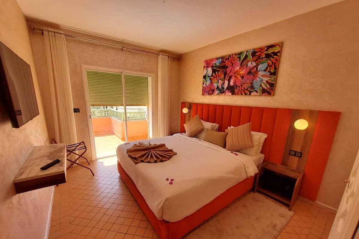 Smart TV, Netflix, first-run films, heated floors