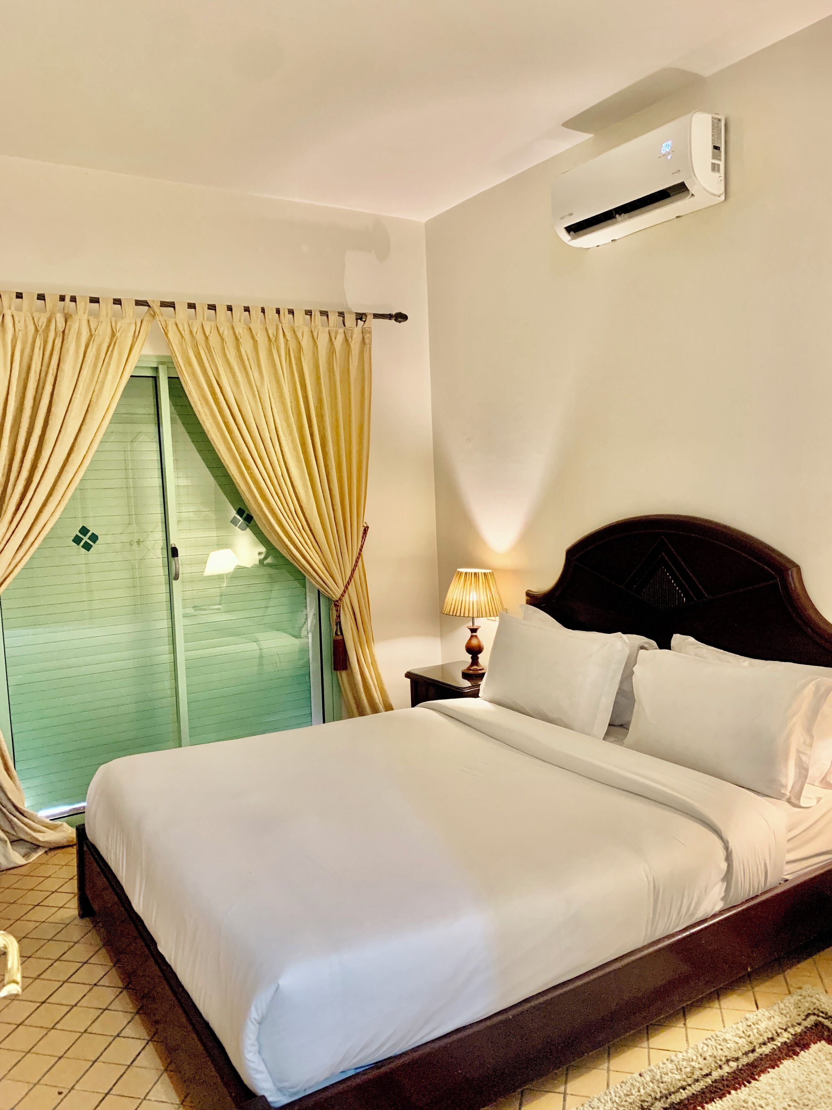 2 BEDROOM APARTMENT AND LIVING ROOM | Sengetøy i egyptisk bomull og sengetøy av topp kvalitet