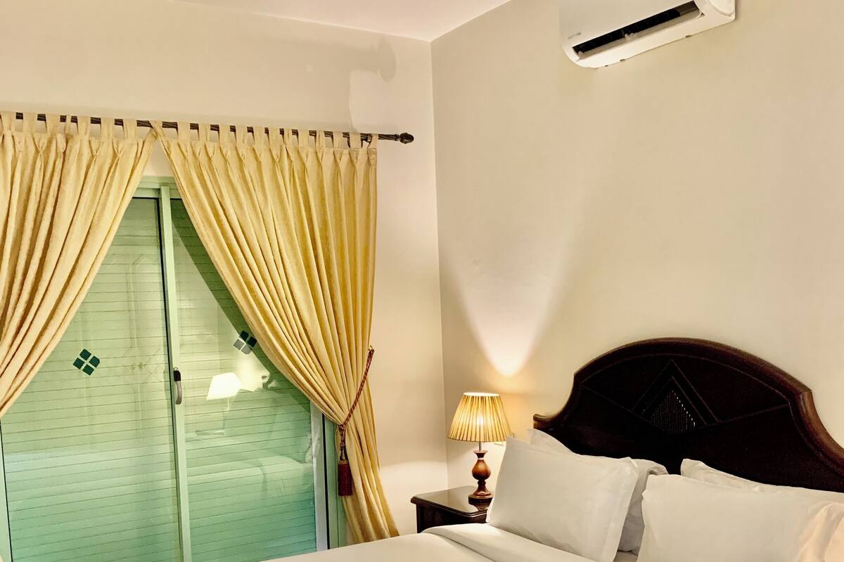 2-BEDROOM APARTMENT AND LIVING ROOM | Egyptian cotton sheets, premium bedding, pillowtop beds, desk