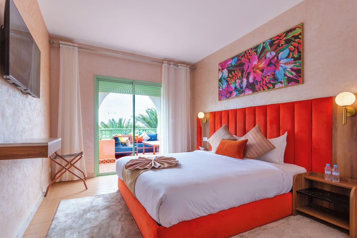 Smart TV, Netflix, first-run movies, heated floors