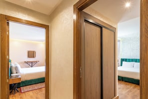 5 bedrooms, Egyptian cotton sheets, premium bedding, pillow-top beds
