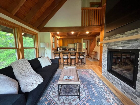 Televisión y chimenea