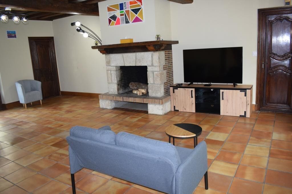 Smart-TV, peis, DVD-spiller og fotballspill