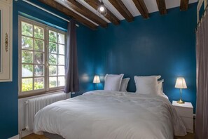 8 quartos, ferros/tábuas de passar roupa, berço de viagem