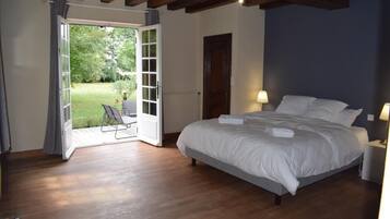 8 habitaciones, tabla de planchar con plancha y cuna de viaje