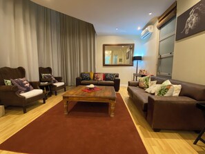 TV - Double Room! Welcome to our charming guesthouse in Cap Town
(Cape Town)