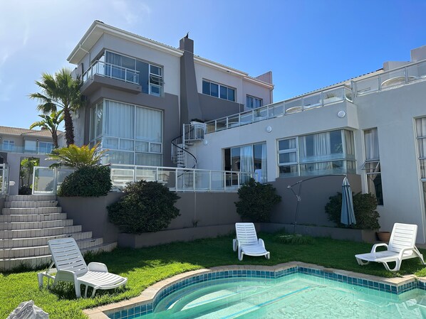Pool - Double Room! Welcome to our charming guesthouse in Cap Town
(Cape Town)