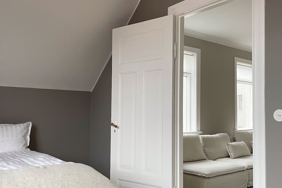 design apartment | individually decorated, individually furnished, laptop workspace