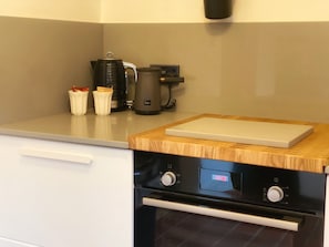 Private kitchen - Castle View by Peake’s Retreats. Romantic, cosy cottage in historical Tutbury (Tutbury)