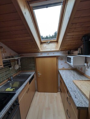 ثلاجة، ميكروويف، فرن، موقد طهي مسطح