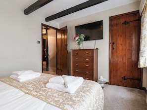 2 bedrooms, individually decorated, individually furnished, free WiFi