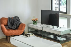 Apartment | Living area - Bright 1BR Apt w Parquet in the City (Tel Aviv)