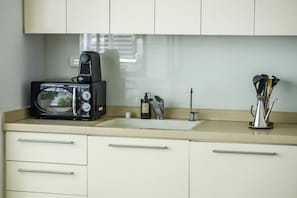 Appartement | Cuisine privée | Réfrigérateur, micro-ondes, four, plaque de cuisson