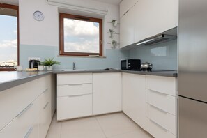 Microwave, oven, cookware/dishes/utensils