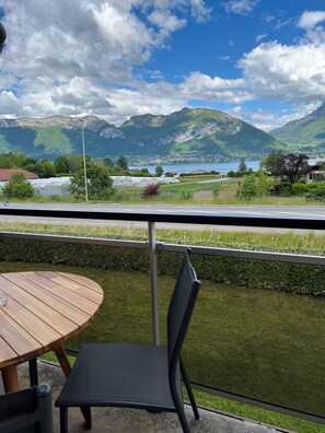 A balcony with a view of a lake and mountains.