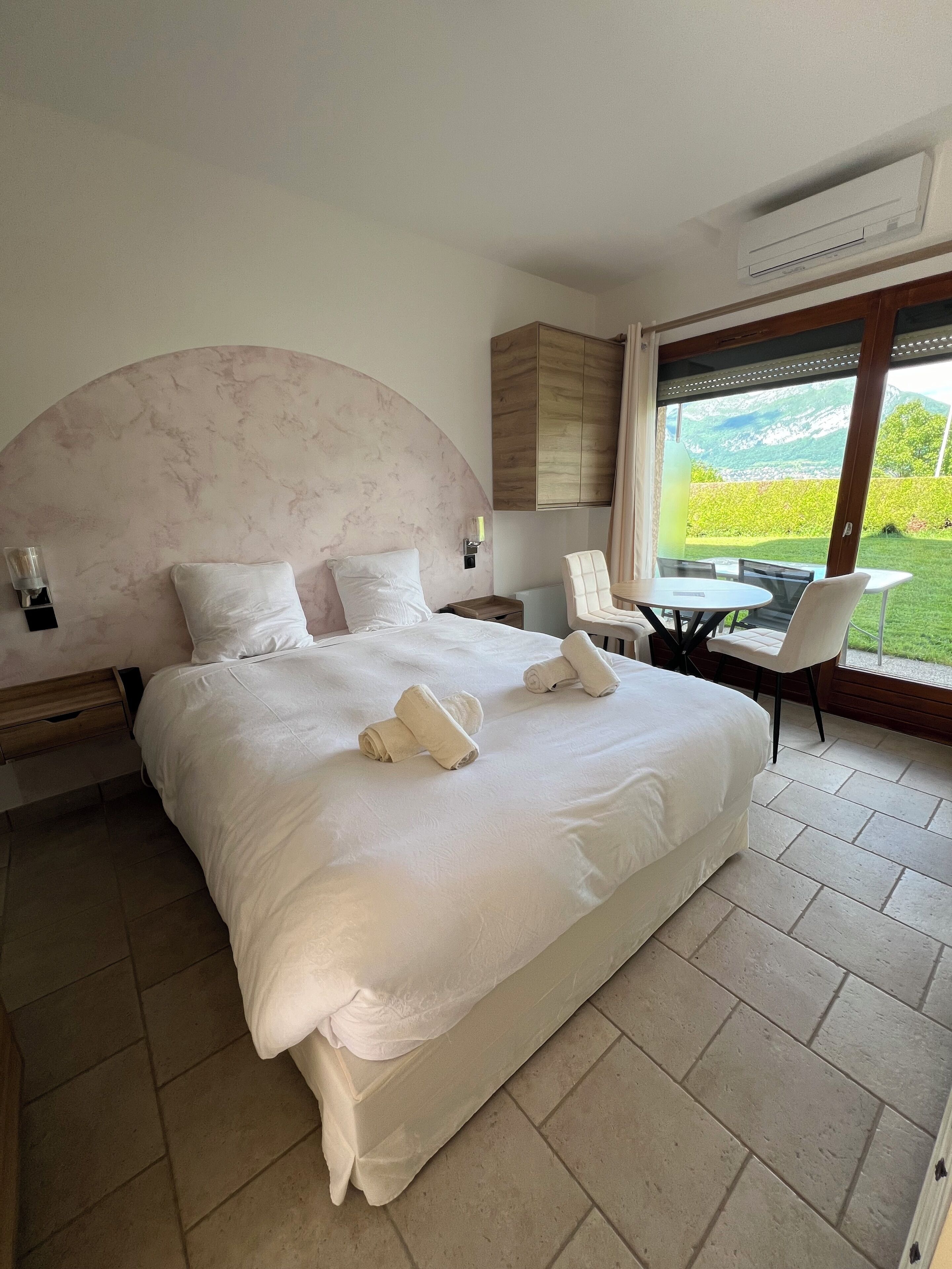 高級開放式客房 | 高級寢具、羽絨被、布置獨特、遮光布/窗簾