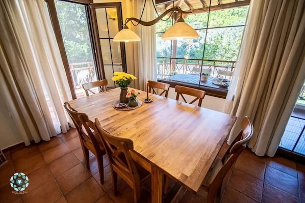 Luxury Villa | In-room dining