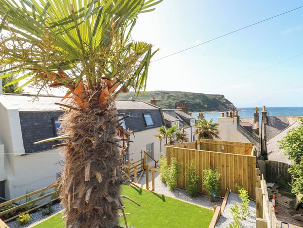 Cottage | Property grounds - 111a Main Street (Banff)