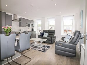 Cottage | Interior - 111a Main Street (Banff)