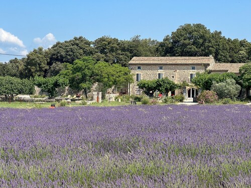 Mas des Carrières – Provençal Holiday Home with Pool & Large Garden – Clansayes