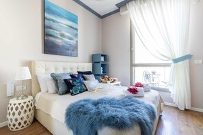 1 chambre, bureau, fer et planche Ă repasser, lit parapluie