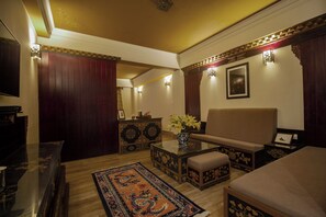 Desk, rollaway beds, free WiFi, bed sheets - Amritara Hidden Land, Gangtok (Gangtok)